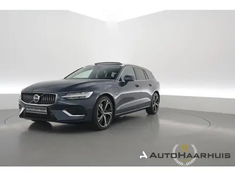 Volvo V60 2.0 T6 Plug-in hybrid AWD Plus Dark | Pano | HUD | Memory Seats | 360cam | 19'' | Leder | 