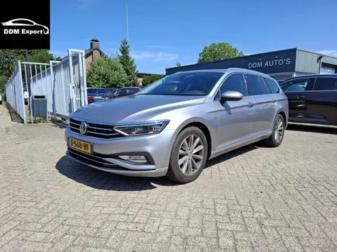 Volkswagen Passat Variant 1.6 TDI Highline Business R Automaat | clima | Navi | Pano | S/S | Virtual