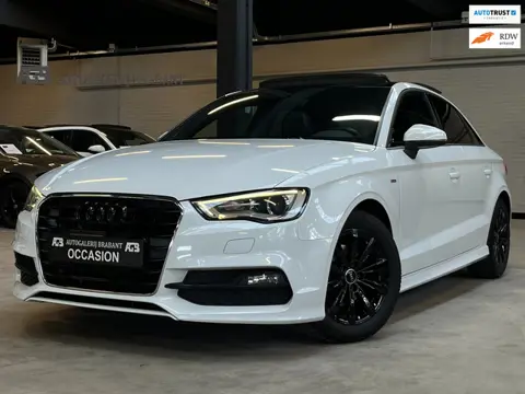 Audi A3 Limousine 1.4 TFSI CoD Ambition Sport Edition Pano/Xenon/Bluetooth