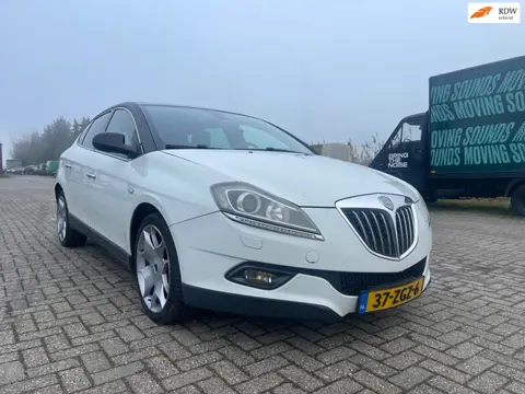 Lancia Delta 1.9-16V Twin-Turbo Platino