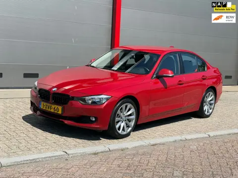 BMW 3-serie 320i Business | Lage kilometers