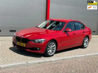 BMW 3-serie 320i Business | Lage kilometers