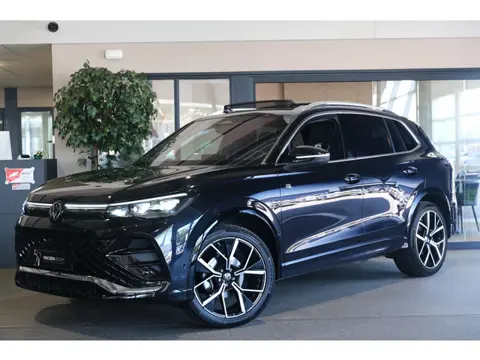 Volkswagen Tiguan 1.5 eTSI 2x R-Line DSG Pano IQ Matrix Trekhaak 360Cam HuD Virtual H&K