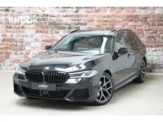 BMW 5-serie Touring 520i High Executive M Sport Pakket Automaat / Panoramadak / Trekhaak / Comfortst