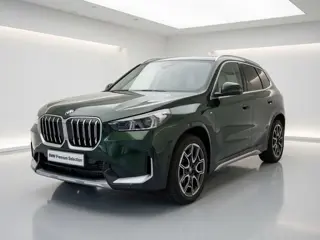 BMW X1 xDrive25e xLine | Panorama | 19" | Camera | Stoelverwarming | Trekhaak