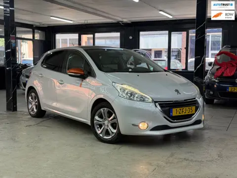 Peugeot 208 1.2 e-VTi Roland Garros Pano | Automaat | Navi