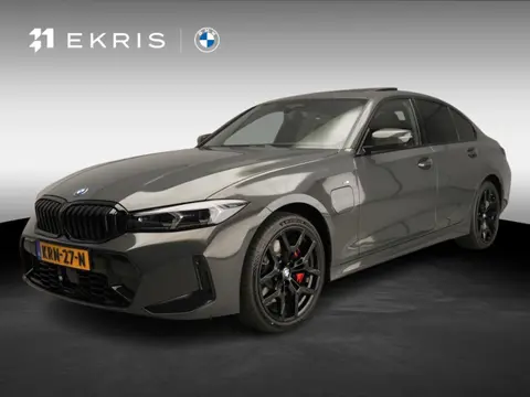 BMW 3 Serie Sedan 330e M Sportpakket Pro / Schuifdak / Driving assist prof / Getint glas / Leder / A