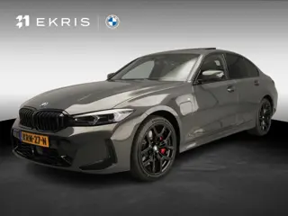 BMW 3 Serie Sedan 330e M Sportpakket Pro / Schuifdak / Driving assist prof / Getint glas / Leder / A