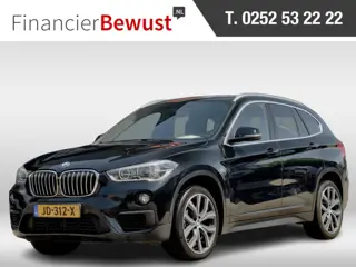 BMW X1 sDrive16d CORPORATE ESSENTIAL LEDER NAVI AIRCO PARK-ASSIST 19 INCH-M.VELGEN LED PDC