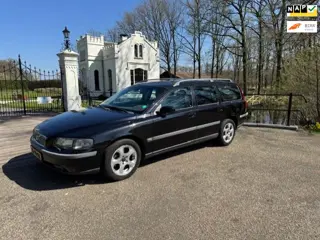 Volvo V70 2.4 Edition II 170pk, Thaak, All Season bnd,nw APK,4e versn werkt niet,Deukjes L/R Ascherm