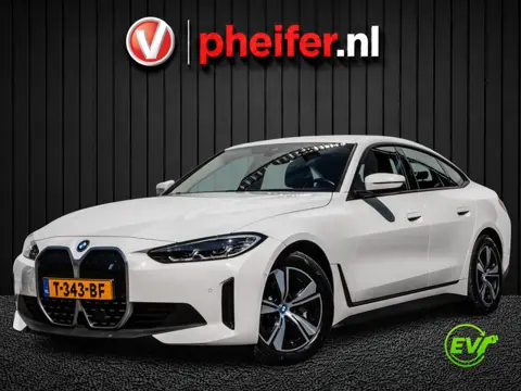 BMW i4 eDrive40 84 kWh SOH 99% Camera/ Navigatie/ Harman-Kardon/ Dab/ Sportstoelen/ Elektr. achterkl