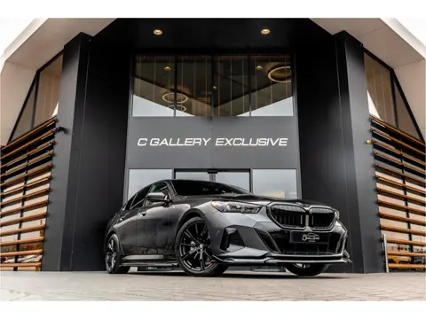 BMW 5 Serie 530e M Sport Edition - Maxton Bodykit | Panorama | H&K | Stoelkoeling | Memory