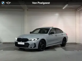 BMW 3 Serie Sedan 330e | M-Sport | Stuurwielverwarming | Travel Pack | Harman/Kardon | Schuif-/kante