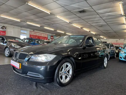BMW 3-serie 318i Business Line. Geheel Dealer onderhouden, nwe apk en alle opties!