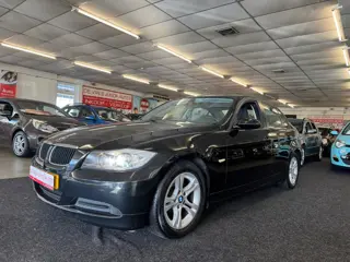 BMW 3-serie 318i Business Line. Geheel Dealer onderhouden, nwe apk en alle opties!