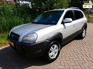 Hyundai Tucson 2.0i Dynamic 142.000km. Airco Cruise PDC Trekhaak 1400kg.