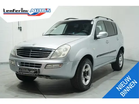 SsangYong Rexton RX 270 Xdi 165 pk Automaat Grijs Kenteken 2p Airco, Leder Zwart, Trekhaak 3.500 kg,