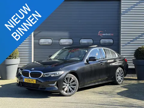 BMW 3-serie 320i High Executive | Panoramadak | Camera | Lederen Bekleding | Stoelverwarming | Sport