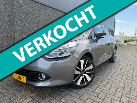 Renault Clio 0.9 TCe Iconic/CLIMA/CRUISE/PDC/LEDER/Nieuwe APK en beurt!