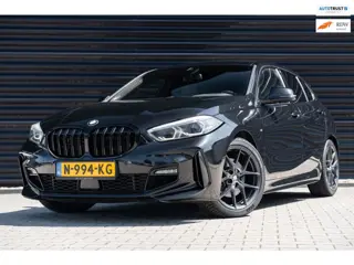 BMW 1-serie 118i High Executive M sport / CARPLAY / MAXTON / SFEERVERLICHTING / STOELVERWARMING