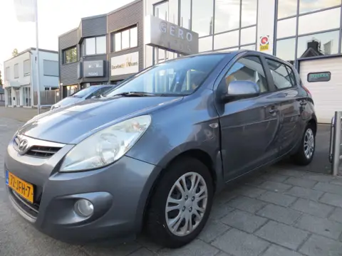 Hyundai i20 1.4i DynamicVersion airco 5drs lichte schade portier
