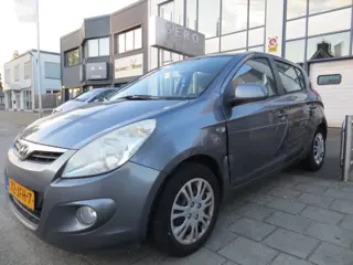 Hyundai i20 1.4i DynamicVersion airco 5drs lichte schade portier