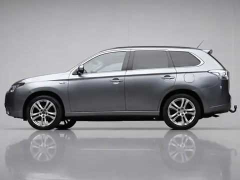 Mitsubishi Outlander 2.0 PHEV Instyle+ (SCHUIFDAK,CAMERA,STOELVERWARMING,LED,XENON,LEDER,TREKHAAK,CR