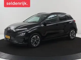 Hyundai Kona EV Premium 64 KWh | SOH 96.2% | Leder | Trekhaak | Head-up | Stoelventilatie | Stuur/st
