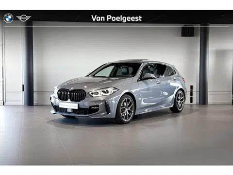 BMW 1 Serie 118i | M Sport | Glazen Panoramadak | Stoelverwarming | Comfort Access |