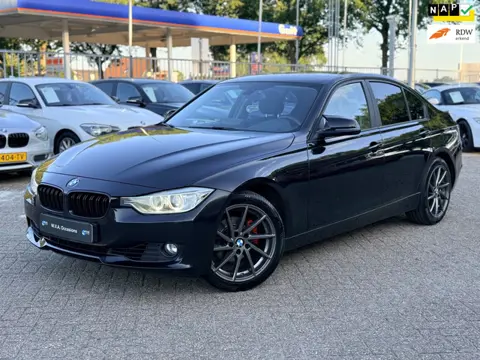 BMW 3-serie 320i High Executive|Nieuwe Ketting|Xenon|Automaat|Carplay|Cruise control|Airco..