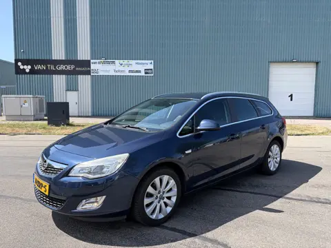 Opel Astra Sports Tourer 1.4i Turbo Cosmo 6-Bak 120 PK. Mooie en zeer betrouwbare auto !!! Alle keur