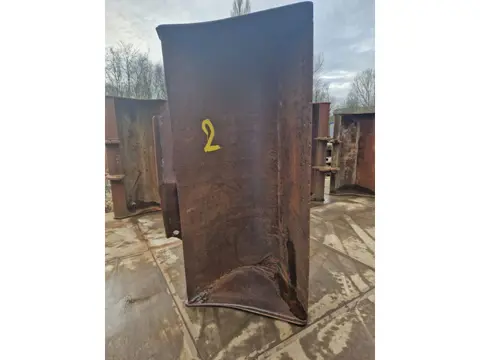 Volvo dichte wielladerbak breedte 2.24m.