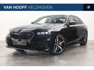 BMW i5 eDrive40 M Sport / Trekhaak / Panoramadak / Comfort Access / Stoelventilatie / Adaptieve LED 