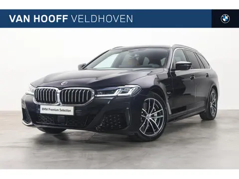 BMW 5 Serie Touring 530e xDrive M Sport Automaat / Trekhaak / Sportstoelen / Laserlight / Achteruitr