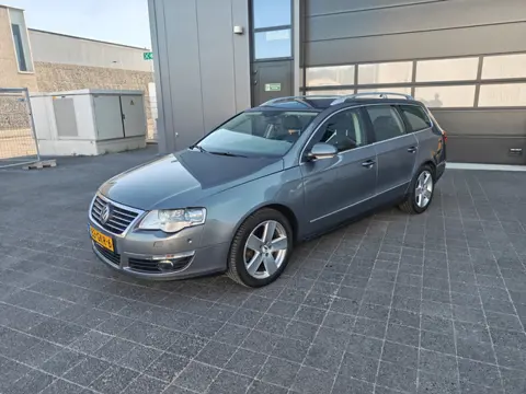Volkswagen Passat Variant 3.2 V6 Highline 4M,Auto is met nieuwe apk,Climate control,Parkeersensoren,