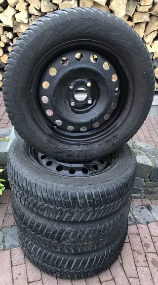 Winterbanden set op KIA velg 185 / 65 / R15 88T