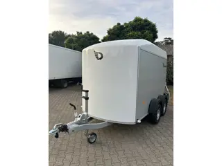 Debon Roadster 500 gesloten aanhanger