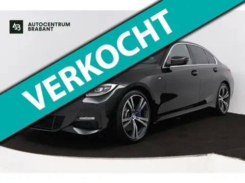 BMW 3-serie 330i High Executive Edition (STOELVERWARMING, SFEERVERLICHTING, ACHTERUITRIJCAMERA, NAVI