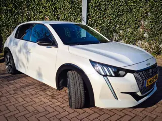 Peugeot E-208 EV GT 350 50 kWh | Stoelverwarming | Accu 89% | Camera
