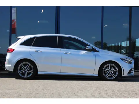 Mercedes-Benz B-Klasse 180 AUT7 AMG LINE SFEER KEY-LESS GO CARPLAY <<43.554KM>>