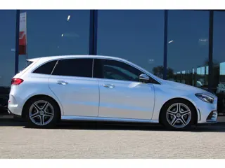 Mercedes-Benz B-Klasse 180 AUT7 AMG LINE SFEER KEY-LESS GO CARPLAY <<43.554KM>>
