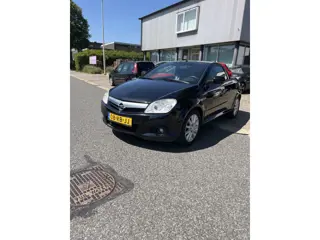Opel Tigra TwinTop 1.8-16V Cosmo Airco. Keurig nette en goed onderhouden Cabriolet. Apk 15-06-2027