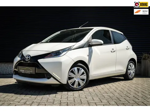 Toyota Aygo 1.0 VVT-i x-play | Airco | Cruise | 5-deurs | Camera | elektr. ramen | Org NL! |