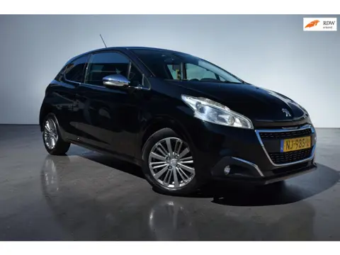 Peugeot 208 1.2 PureTech Active, Panoramadak, Climate Control, Navigatie, Allure uitvoering