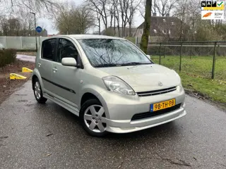 Daihatsu Sirion 2 1.0-12V Trend| SPORT-pakket| RIJD TOP| NAVI|TV SCHERM