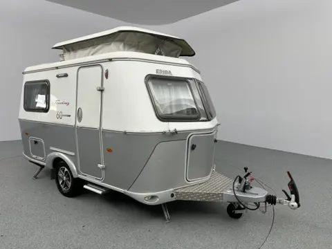 Eriba Touring Pan Familia 310 60 Edition Voortent Fdrager