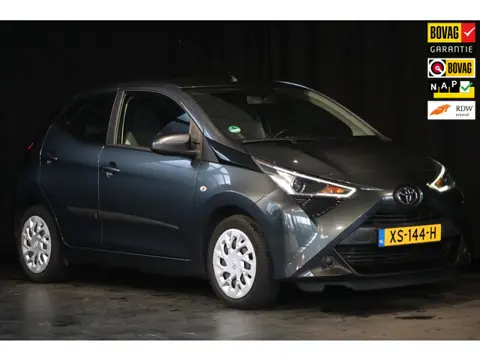 Toyota Aygo 1.0 VVT-i x-play / NAP / ORIG. NL- AUTO / AIRCO / CAM. / CARPLAY