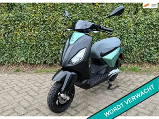 Piaggio One Elektrische Scooter BETAAL MET in3