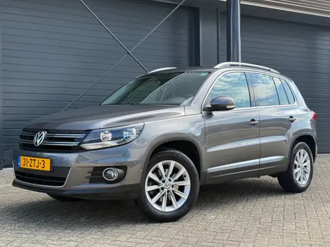 Volkswagen Tiguan 1.4 TSI Sport&Style, Parkeerhulp, Cruise, Climate, Bluetooth, Trekhaak, NL auto