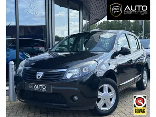 Dacia Sandero 1.2 Blackline 75PK | Trekhaak | 2e Eigenaar | NL AUTO | Airco | Volledige Onderhoudshi